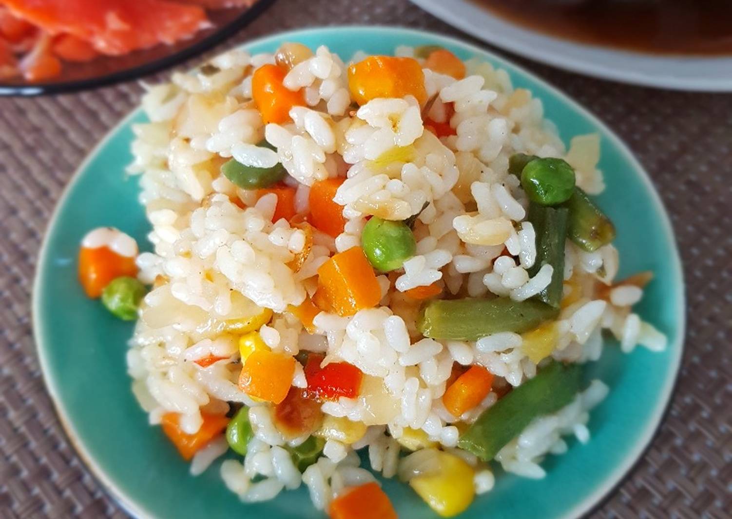 Рецепт вкусного риса с овощами. Рис с овощами на гарнир. Рис отварной с овощами. Рис гарнир с овощами гарнир. Овощи на р.